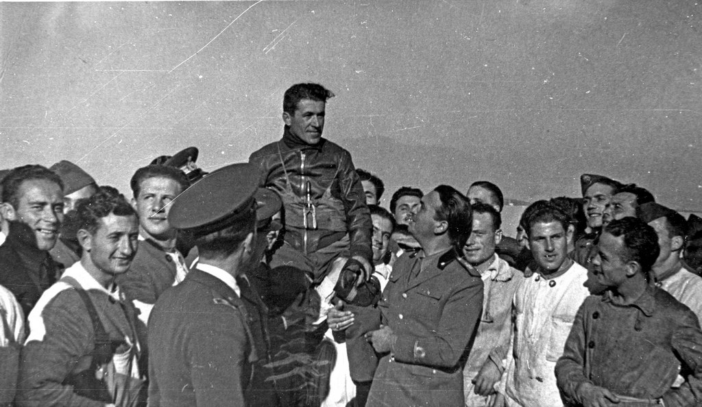 Agello carried in triumph by mechanics and Italian Air Force officials.