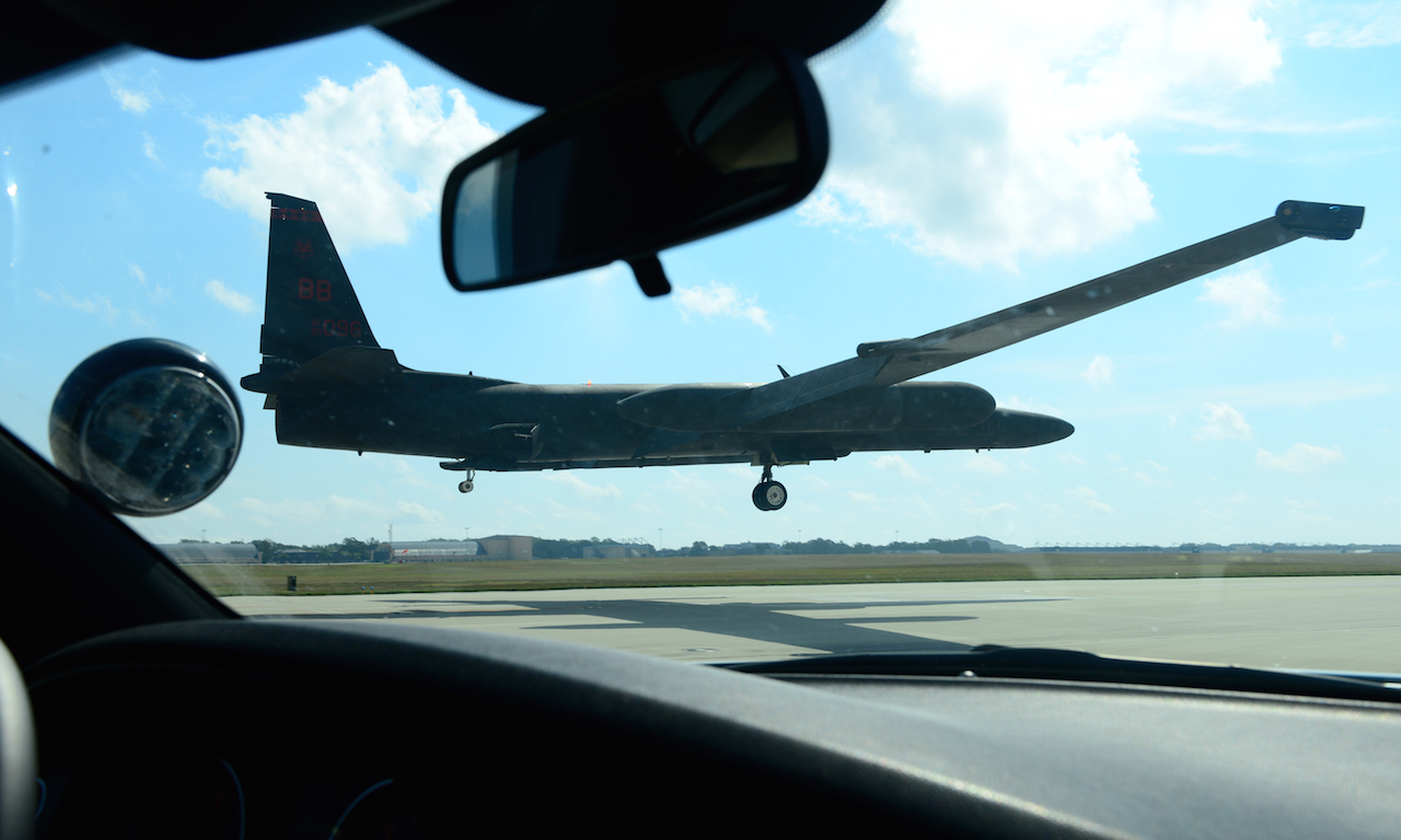A U-2 Dragon Lady from Beale Air Force Base, California, prepares to land at Joint Base Andrews, Maryland, Sep. 19, 2015. The aircraft was landing in front of thousands of spectators during an air show at Joint Base Andrews. This year marks the 60th anniversary of the U-2, one of the oldest operational aircraft in the Department of Defense. (U.S. Air Force photo by Senior Airman Bobby Cummings/Released)