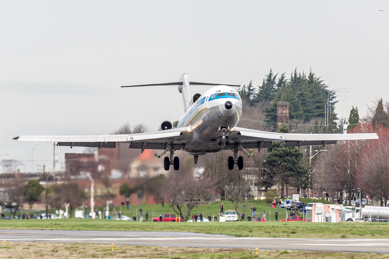 The Boeing 727 on  short landing  (photo by Francis Zera)