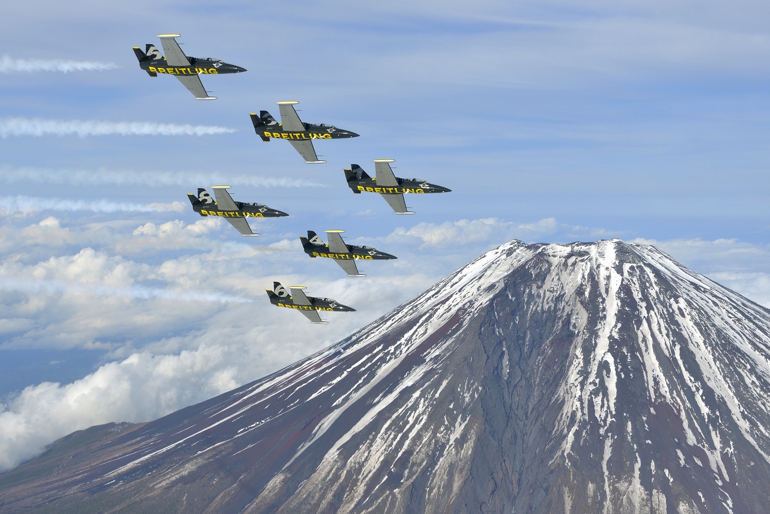 Breitling Jet Team Over Mt. Fuji ( Image Credit Tokunaga)
