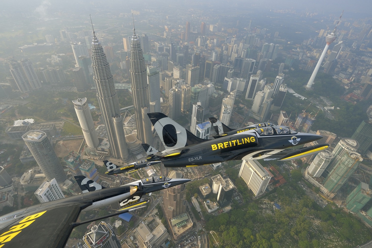 Breitling Jet Team in Malaysia ( Image Credit Tokunaga)