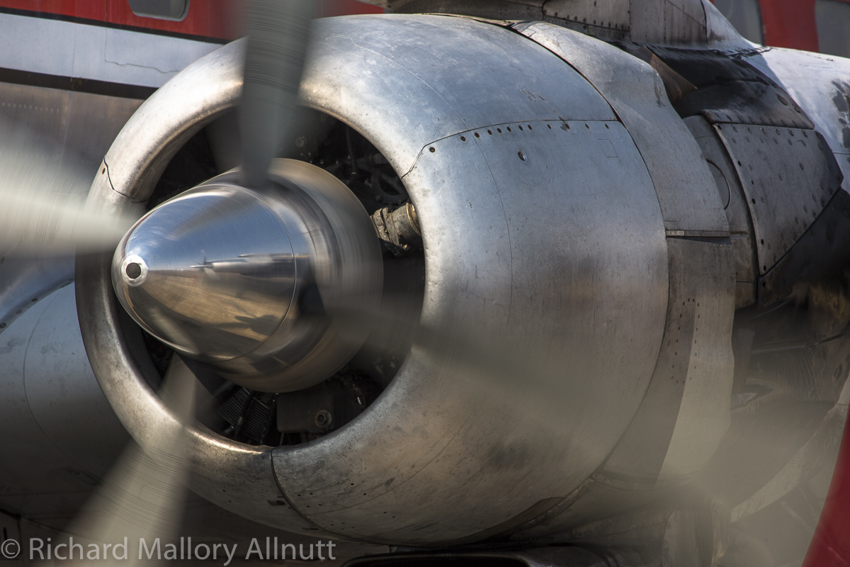 The DC-7's No.2 engine humming along during its run-up. (photo by Richard Mallory Allnutt)