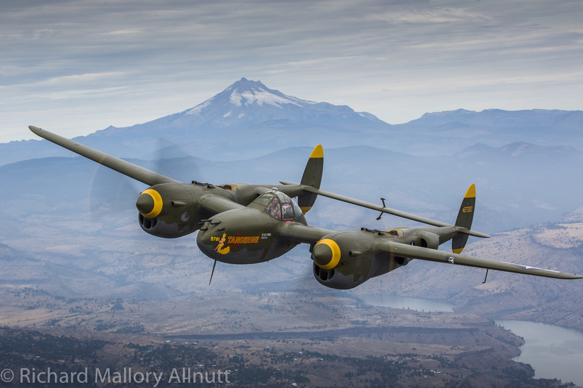 The P-38 set against the Cascade Mountains made for a highly evocative portrait. (photo by Richard Mallory Allnutt)