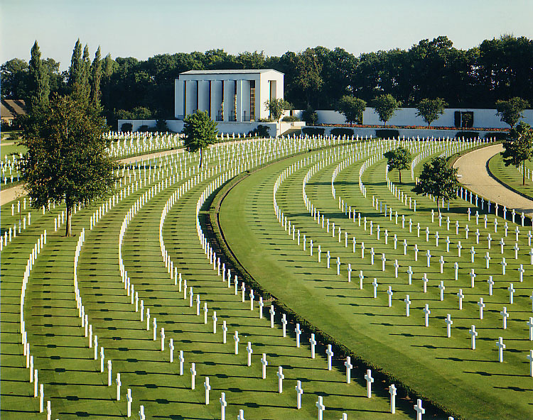 The cemetery and memorial for American war dead in near Cambridge, England. (photo via Wikipedia)