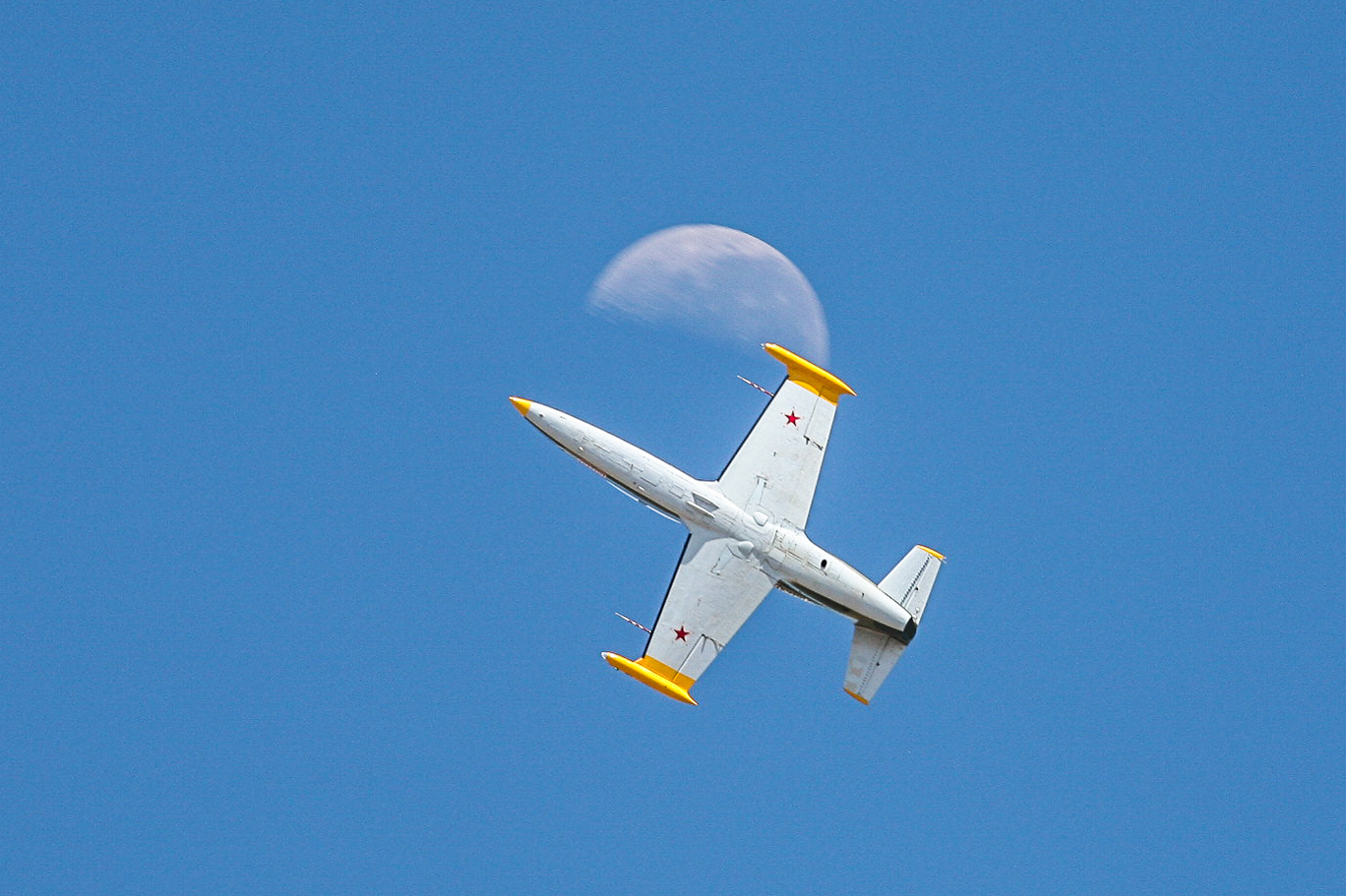 A stunning shot of the L-39 passing the moon. (photo by Phil Buckley)