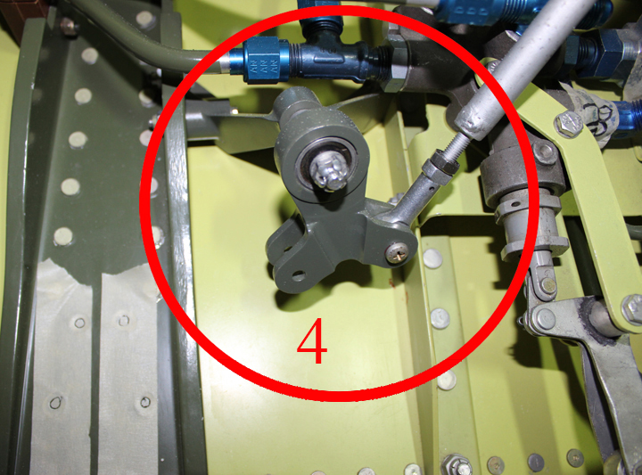 Aft gear door up-lock mount with push rod coming from center gear door mount. (photo via Tom Reilly)
