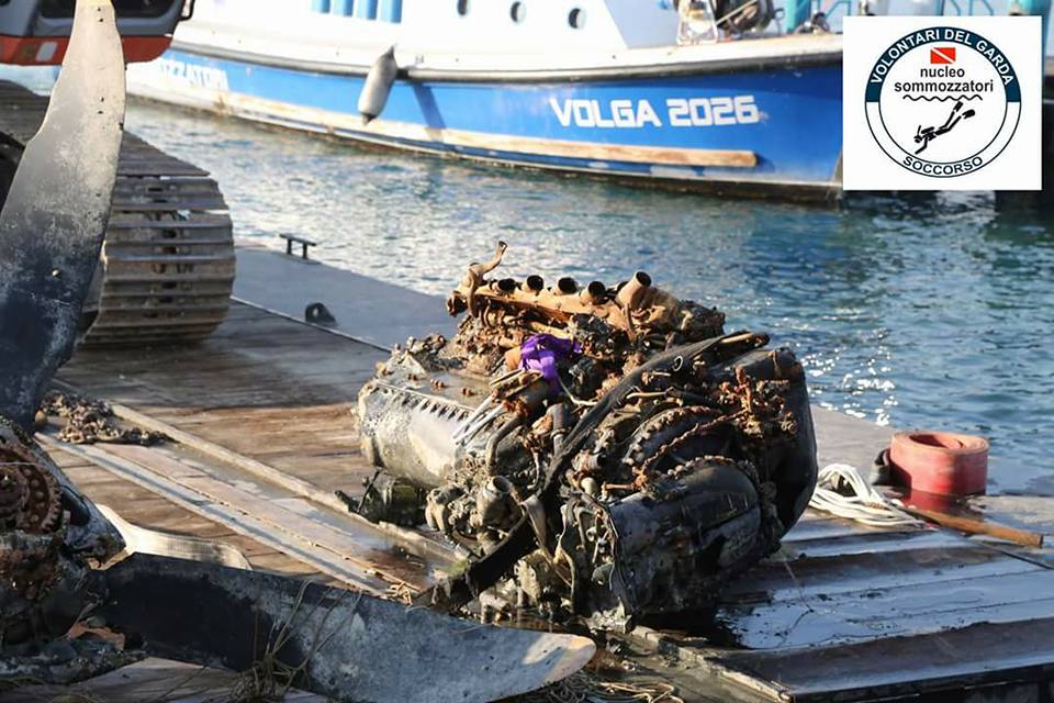 The Rolls Royce Merlin right after the recovery. (Photo via Associazione Voluntari del Garda Garda Volunteers Association)