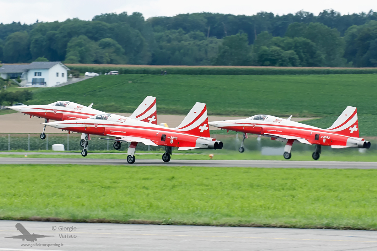 The famous Swiss Air Force demonstration team Patrouille Suisse celebrating their own fiftieth anniversary flew in their Northrop F-5s. (photo by Giorgio Varisco)