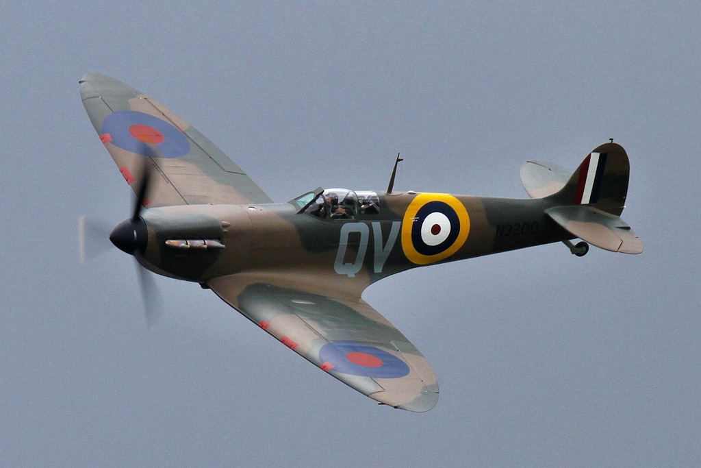 Spitfire Mk.Ia N3200 flying