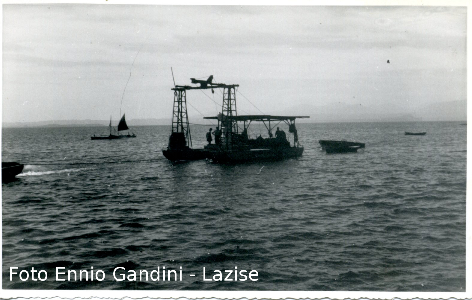Original picture showing the recovery of the pilot. ( Thanks to The Volontari del Garda)