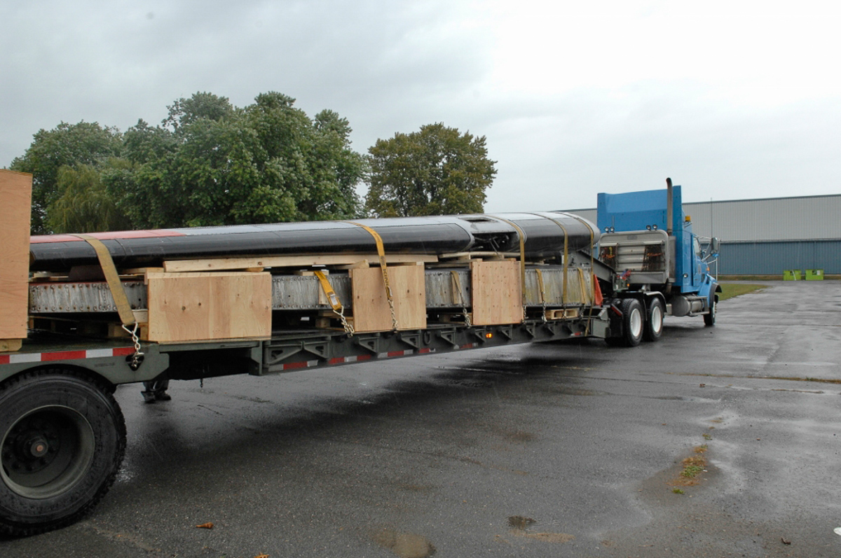 KB882's outer wing panels arriving on a truck at Trenton on October 5th, 2017. (photo by Josh Bambrough, NAFMC via RCAF)